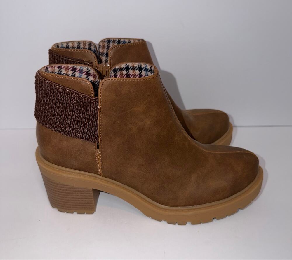 Muk Luks Brown Faux Leather Ankle Booties Size 7.5 Knit Cuff Lug Sole 2.5” Heel